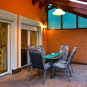 https://afrodite-apartman-szobk.egerhotels.net